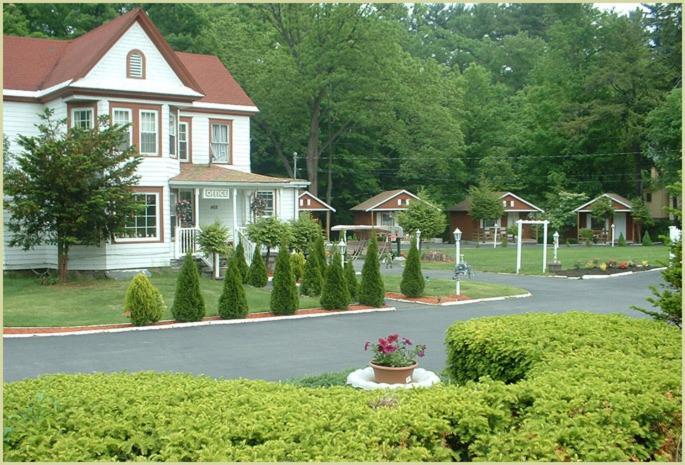 Seven Dwarfs Motel & Cabins Lake George Dış mekan fotoğraf